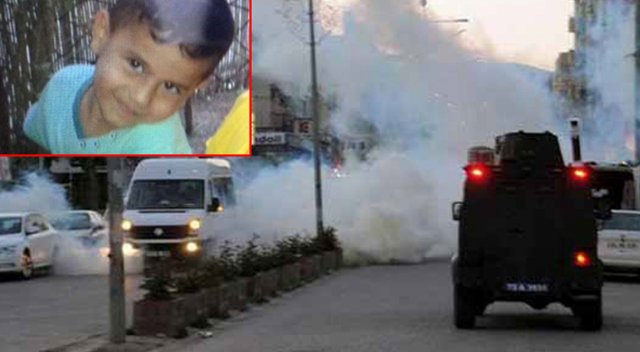 Cizre'de zırhlı aracın çarptığı çocuk hayatını kaybetti Cizre'de zırhlı aracın çarptığı çocuk hayatını kaybetti