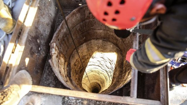 DAEŞ'in eğitim alanındaki kuyuda ceset bulundu DAEŞ'in eğitim alanındaki kuyuda ceset bulundu