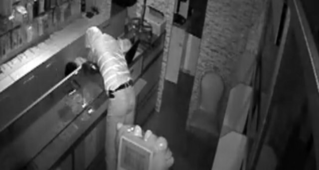 Dakikalar içinde büyük soygun Dakikalar içinde büyük soygun