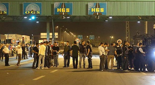 Darbecilerden öğrencilere: 'Ateş edin yoksa biz öldürürüz' Darbecilerden öğrencilere: 'Ateş edin yoksa biz öldürürüz'