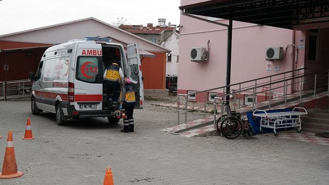 Durdurmaya çalıştığı traktörün altında kaldı Durdurmaya çalıştığı traktörün altında kaldı