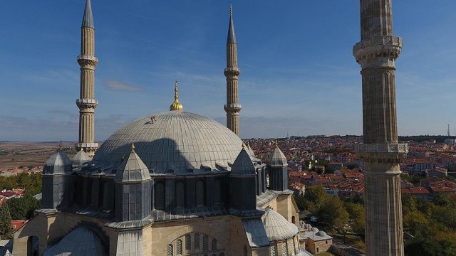 Edirne'de tarihi yapıların kurşunları yenileniyor Edirne'de tarihi yapıların kurşunları yenileniyor