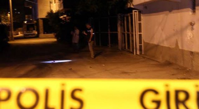 Emekli polis evinin önünde öldürüldü Emekli polis evinin önünde öldürüldü