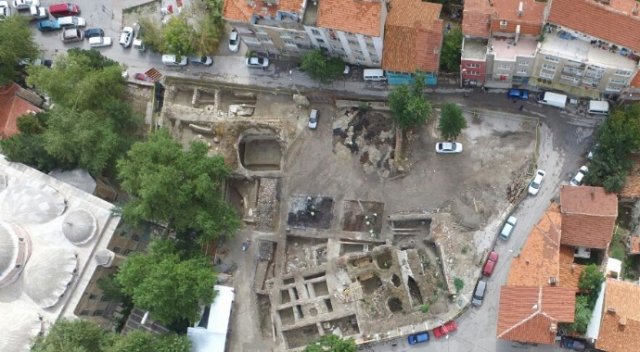 Germiyanoğulları dönemine ait hamam ve mescit bulundu