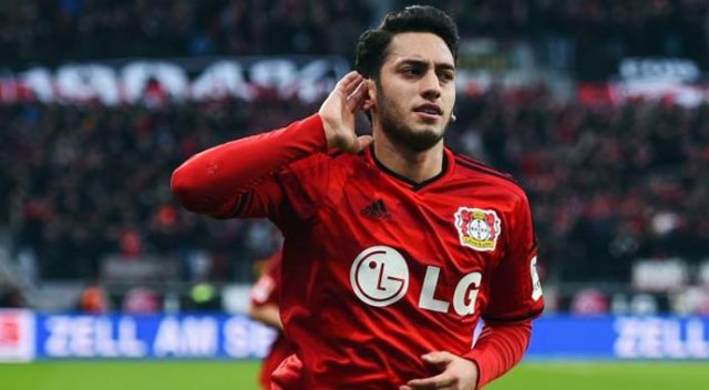 Hakan Çalhanoğlu, Bundesliga'da haftanın futbolcusu seçildi Hakan Çalhanoğlu, Bundesliga'da haftanın futbolcusu seçildi