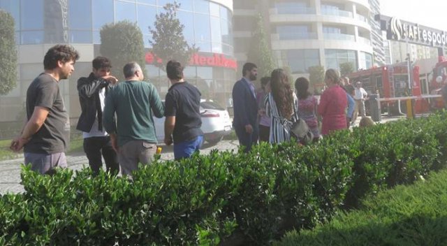 İstanbul'da spor salonunda korkutan yangın İstanbul'da spor salonunda korkutan yangın