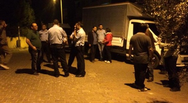 İzmir'de MİT lojmanları önüne EYP attılar