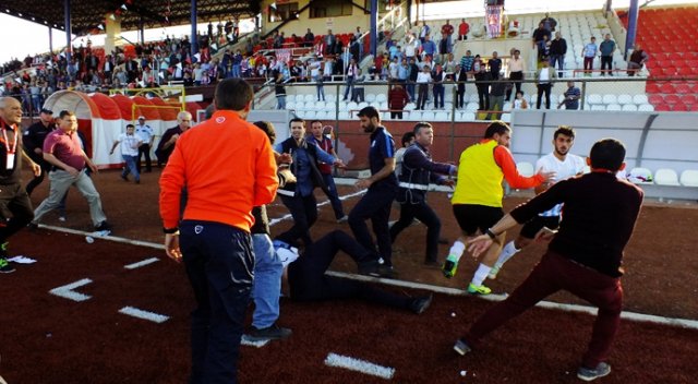 Kaleci 90+5&#039;te gol attı, ortalık karıştı!
