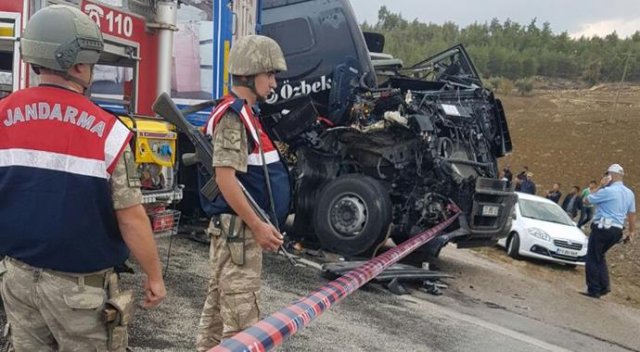 Kilis'te zincirleme kaza: 2 ölü, 4 yaralı Kilis'te zincirleme kaza: 2 ölü, 4 yaralı