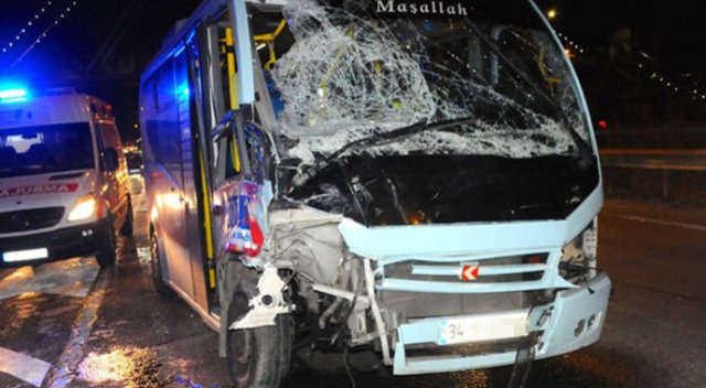 Kocaeli'nde minibüs 3 araca çarptı: 12 kişi yaralandı Kocaeli'nde minibüs 3 araca çarptı: 12 kişi yaralandı