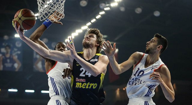 Kupa sahibi arıyor (Fenerbahçe Anadolu Efes maçı)