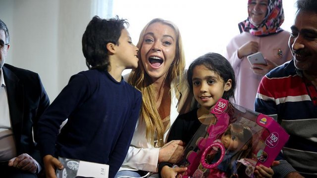 Lindsay Lohan Suriyeli aileyi ikinci kez ziyaret etti Lindsay Lohan Suriyeli aileyi ikinci kez ziyaret etti