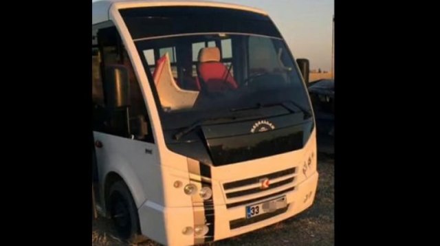 Minibüsün gizli bölmesinden çıktılar!