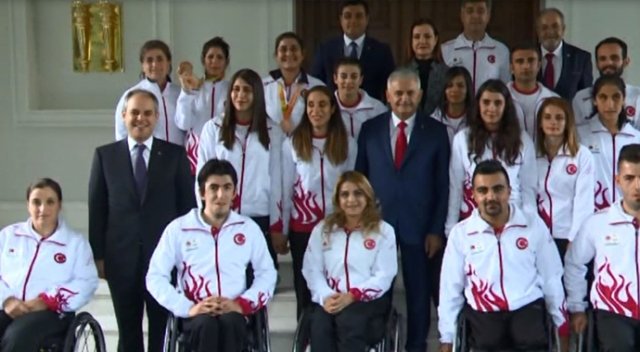 Paralimpik Oyunları’nda madalya alan sporcuları kabul etti Paralimpik Oyunları’nda madalya alan sporcuları kabul etti