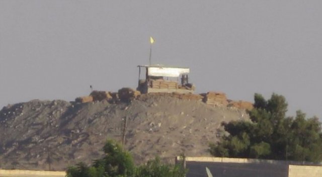 PYD, Telabyad’da mevzi kurdu, bayrak çekti PYD, Telabyad’da mevzi kurdu, bayrak çekti
