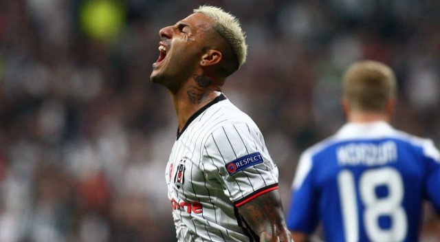 Quaresma'nın frikiği haftanın golü seçildi Quaresma'nın frikiği haftanın golü seçildi
