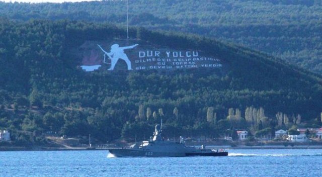 Rus savaş gemisi Çanakkale Boğazı&#039;ndan geçti