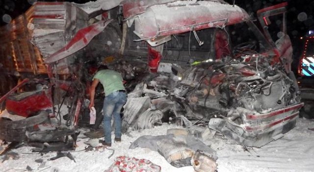 Sakarya&#039;da TIR&#039;lar çarpıştı