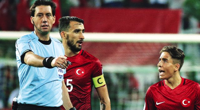 Tekniğini Ronaldo’dan hızını Messi’den çenesini bizim hanımdan almış! Tekniğini Ronaldo’dan hızını Messi’den çenesini bizim hanımdan almış!
