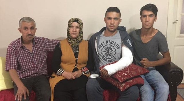 Teröristlerin sıktığı kurşun şarj aletine geldi, kurtuldu Teröristlerin sıktığı kurşun şarj aletine geldi, kurtuldu