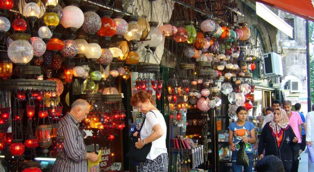Turistten alışverişe 150 milyon TL katkı