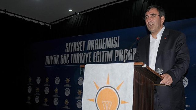 Yılmaz:AK Parti ayakları yere basan siyasi anlayışla hareket ediyor