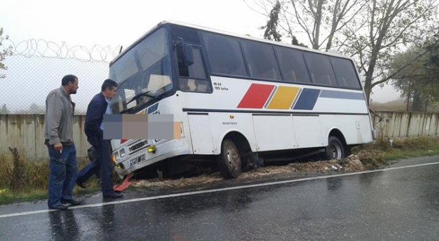 Yoldan çıkan belediye otobüsü duvara çarptı Yoldan çıkan belediye otobüsü duvara çarptı