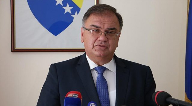 'Bosna Hersek'in yeri AB'dir' 'Bosna Hersek'in yeri AB'dir'