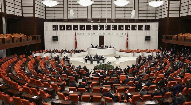 &#039;Erken evliliklere&#039; ilişkin madde komisyona geri çekildi