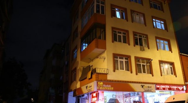 'Polisiz' deyip 5 kilo altını çaldılar