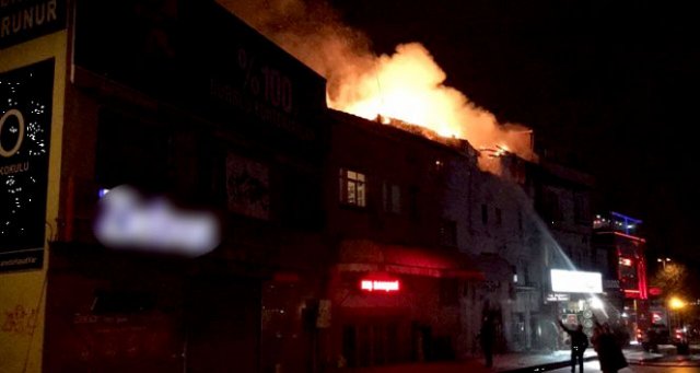 4 katlı metruk binada yangın 4 katlı metruk binada yangın