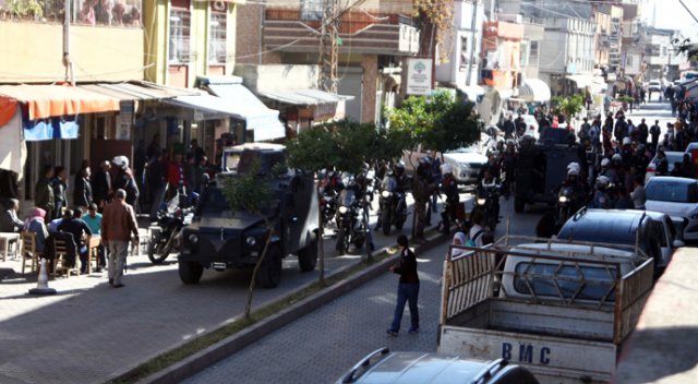 Adana&#039;da 300 polisle operasyon!
