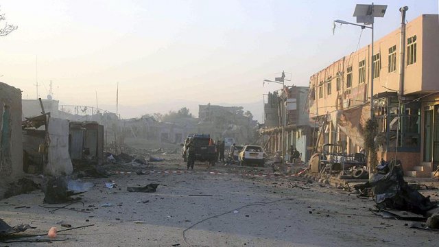 Afganistan'da camiye bombalı saldırı: 27 ölü, 35 yaralı Afganistan'da camiye bombalı saldırı: 27 ölü, 35 yaralı