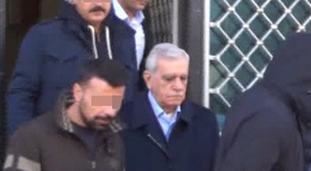 Ahmet Türk Silivri Cezaevi’ne gönderildi Ahmet Türk Silivri Cezaevi’ne gönderildi