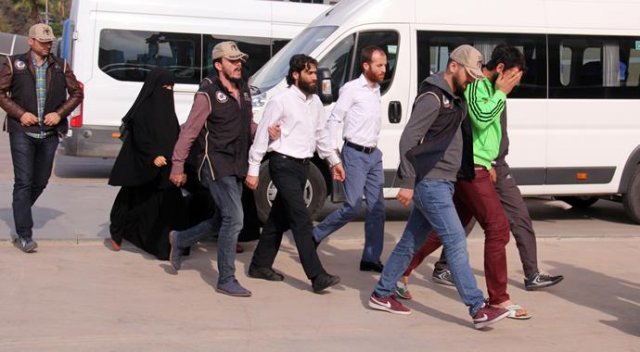 Antalya'da DAEŞ operasyonu, 2'si kadın 7 kişi gözaltında Antalya'da DAEŞ operasyonu, 2'si kadın 7 kişi gözaltında
