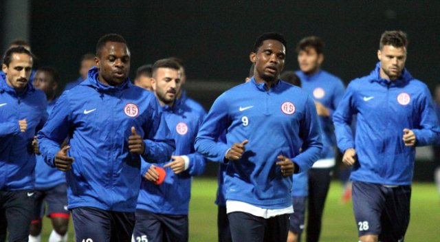 Antalyaspor Başakşehir mesaisine başladı