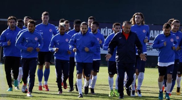 Antalyaspor, Medipol Başakşehir’e eksiksiz hazırlanıyor