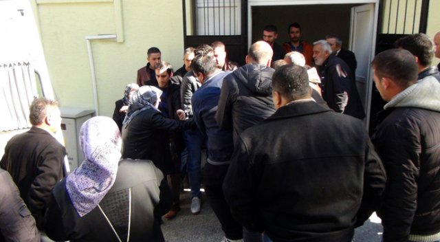 Aracının içinde silahlı saldırıya uğradı Aracının içinde silahlı saldırıya uğradı