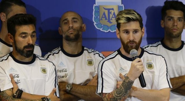 Arjantinli futbolcular basını boykot etti