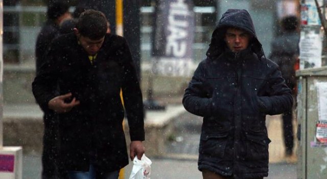 Başkent'e yılın ilk karı düştü Başkent'e yılın ilk karı düştü