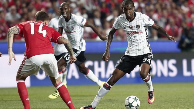 Beşiktaş-Benfica maçının bilet fiyatları belli oldu Beşiktaş-Benfica maçının bilet fiyatları belli oldu