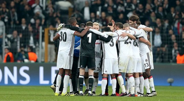 Beşiktaş ve Başakşehir'in 'koltuk' kapışması Beşiktaş ve Başakşehir'in 'koltuk' kapışması