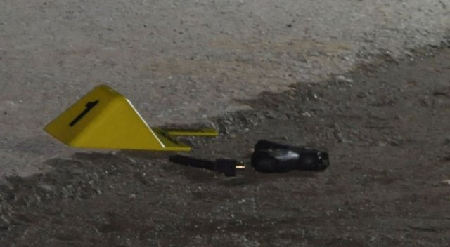 Beyoğlu'nda silahlı kavga: 1 ölü 2 yaralı Beyoğlu'nda silahlı kavga: 1 ölü 2 yaralı