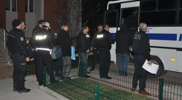 Bilecik'te FETÖ operasyonu: 8 tutuklama Bilecik'te FETÖ operasyonu: 8 tutuklama
