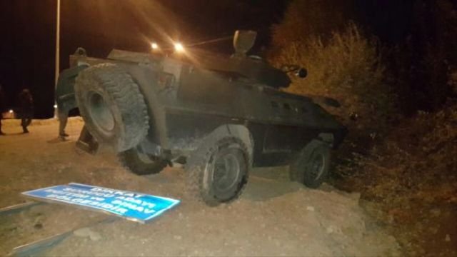 Bingöl'de zırhlı aracın geçişi sırasında patlama! Bingöl'de zırhlı aracın geçişi sırasında patlama!