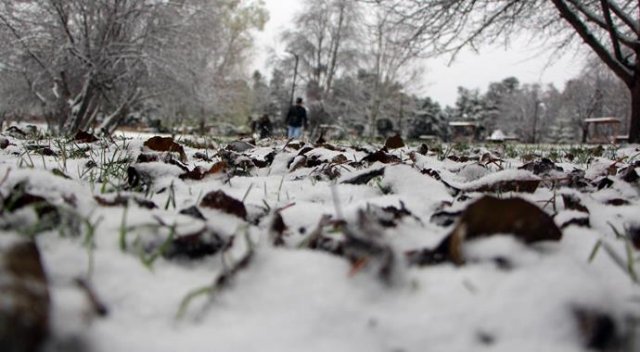 Bolu'da kar kalınlığı 15 santimi buldu Bolu'da kar kalınlığı 15 santimi buldu