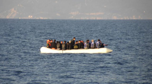 Botları alabora olan göçmenler kurtarıldı