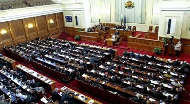 Bulgaristan Parlamentosu hükümetin istifasını onayladı