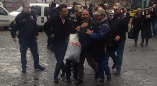 Bursa'daki olaylarda gözaltına alınan HDP'liler adliyeye sevk edildi Bursa'daki olaylarda gözaltına alınan HDP'liler adliyeye sevk edildi