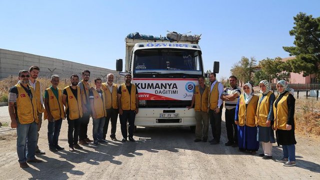 Cerablus&#039;a gıda ve kıyafet yardımı